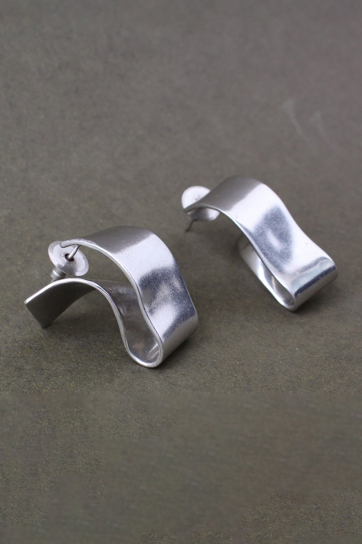 Rigel Flowing Ribbon Hoops 