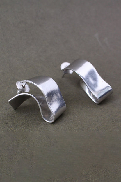 Rigel Flowing Ribbon Hoops 