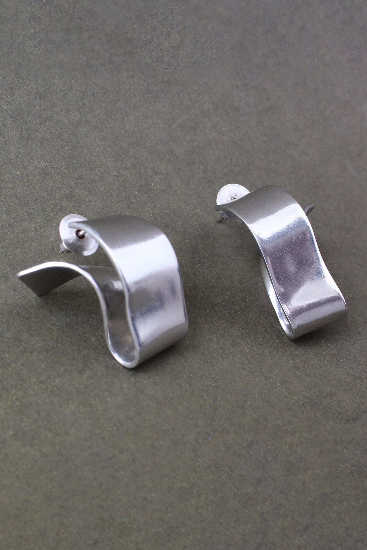 Rigel Flowing Ribbon Hoops 