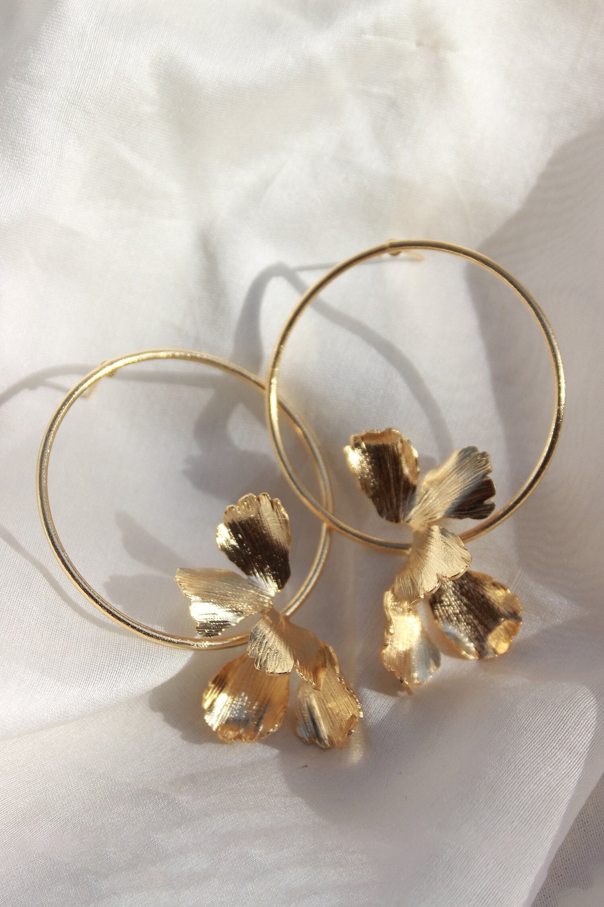 Fiore Girdle Petal Hoops 