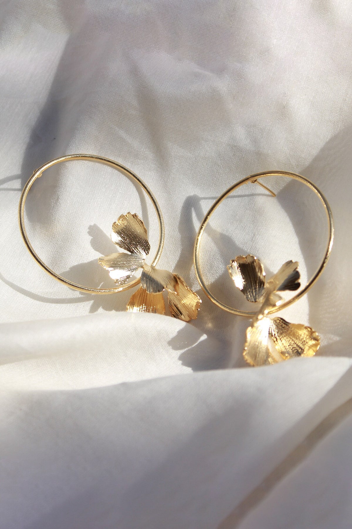 Fiore Girdle Petal Hoops 