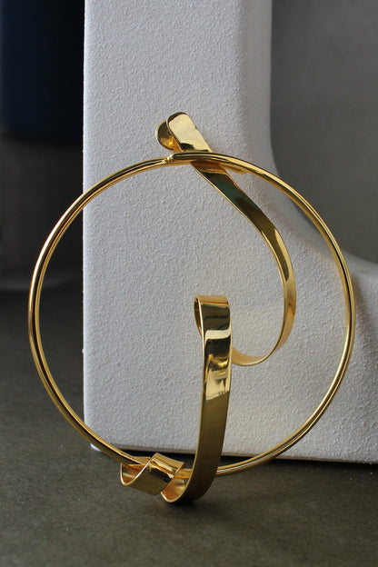 Intertwined Ribbon Hoops 