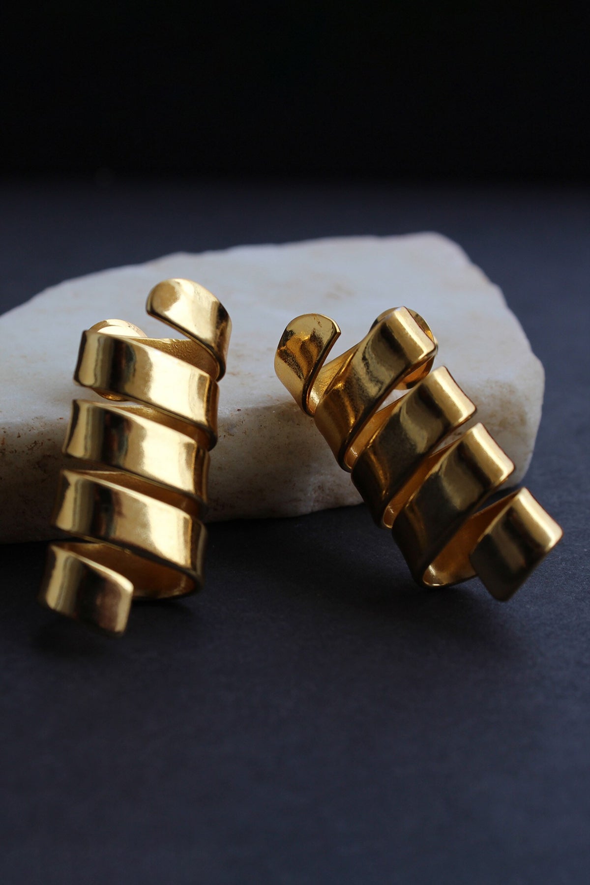 Twisted Ribbon Pattern Studs 