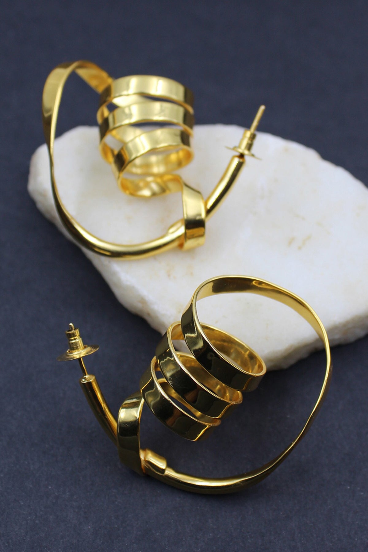 Draco Twisted Ribbon Pattern Earrings 