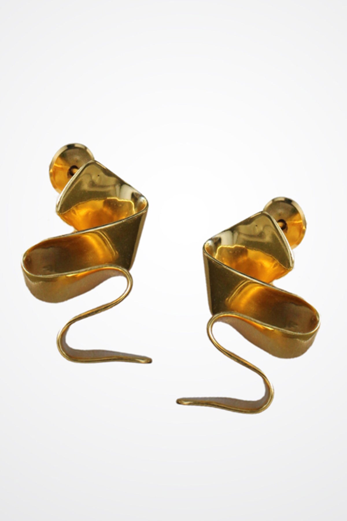 Vega Rippling Ribbon Pattern Earrings 