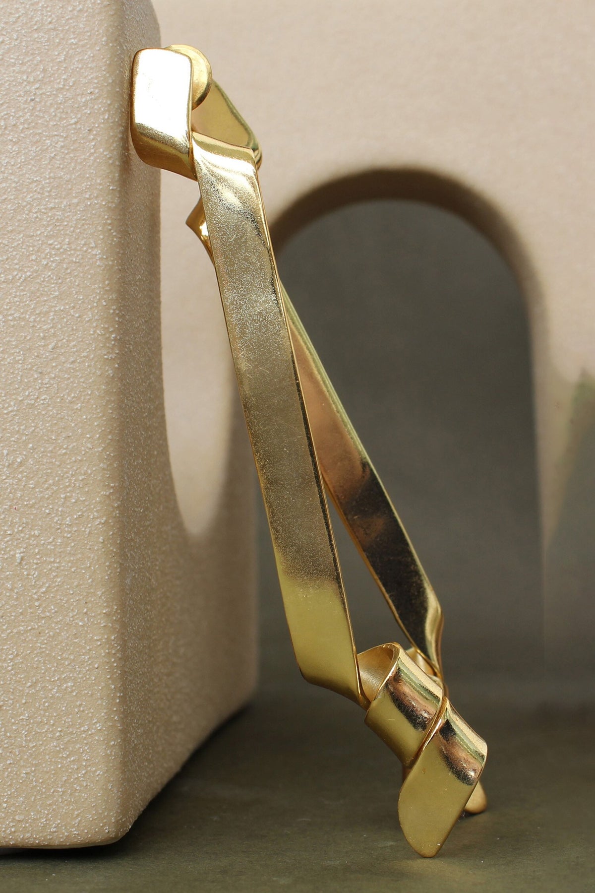 Aqula Rippling Ribbon Pattern Earrings 