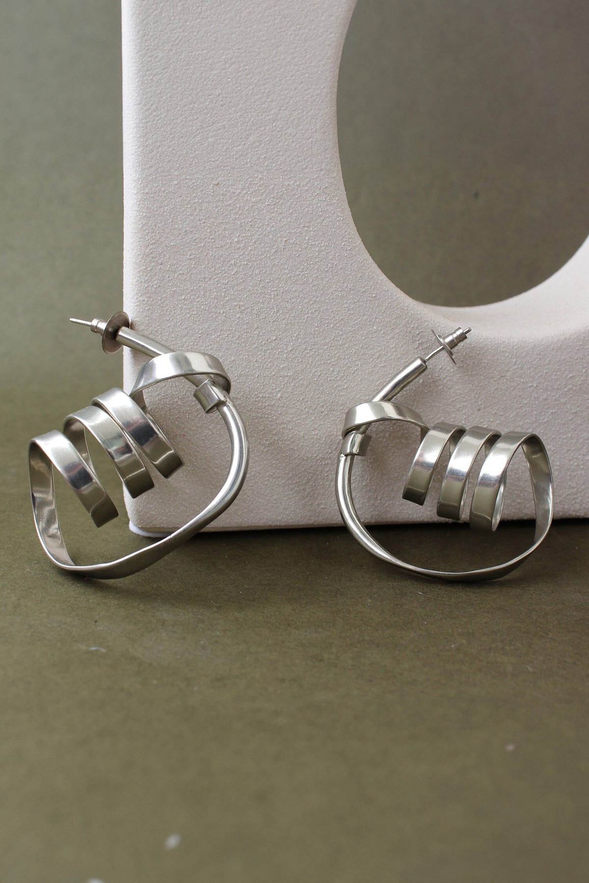 Draco Twisted Ribbon Pattern Earrings 