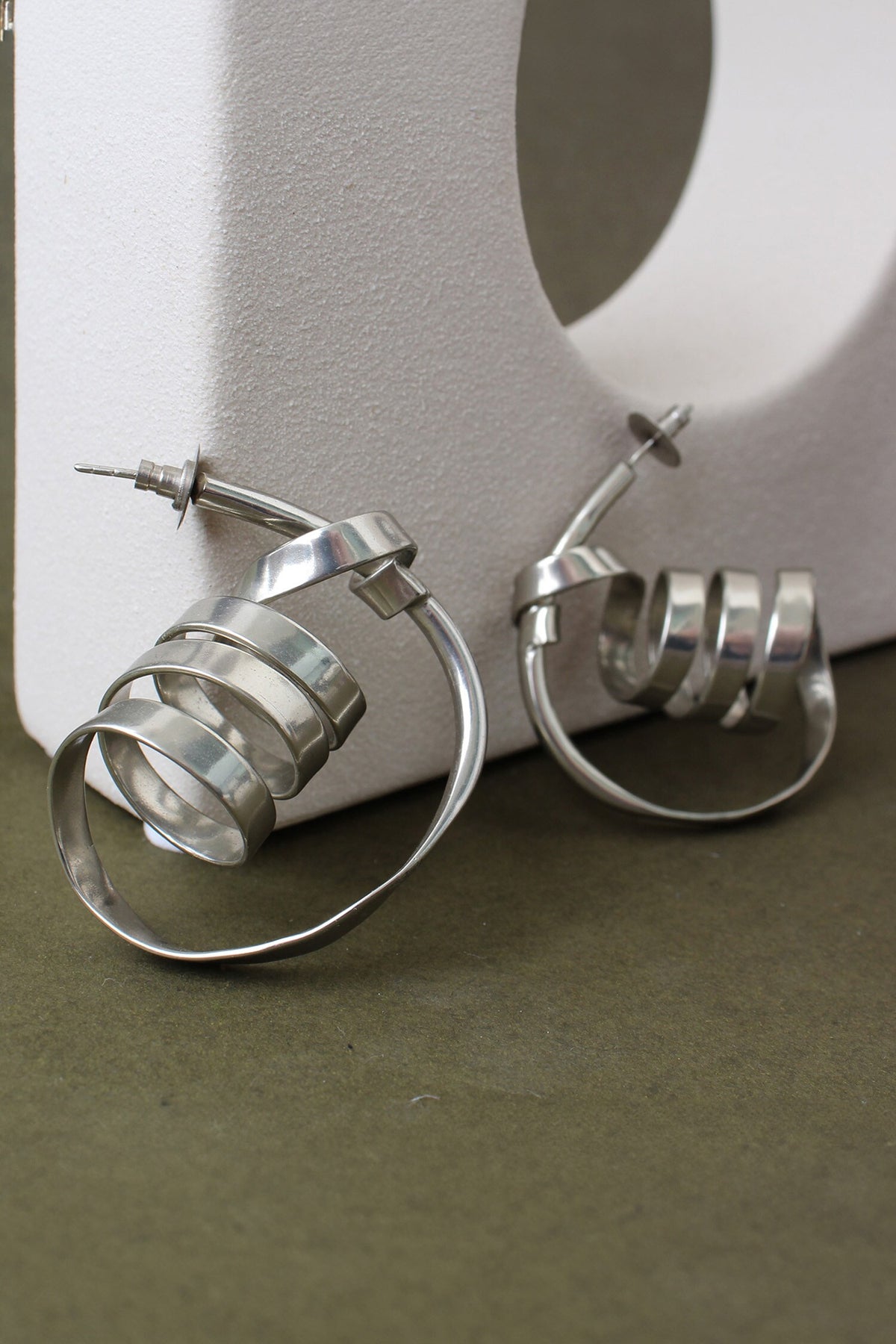 Draco Twisted Ribbon Pattern Earrings 