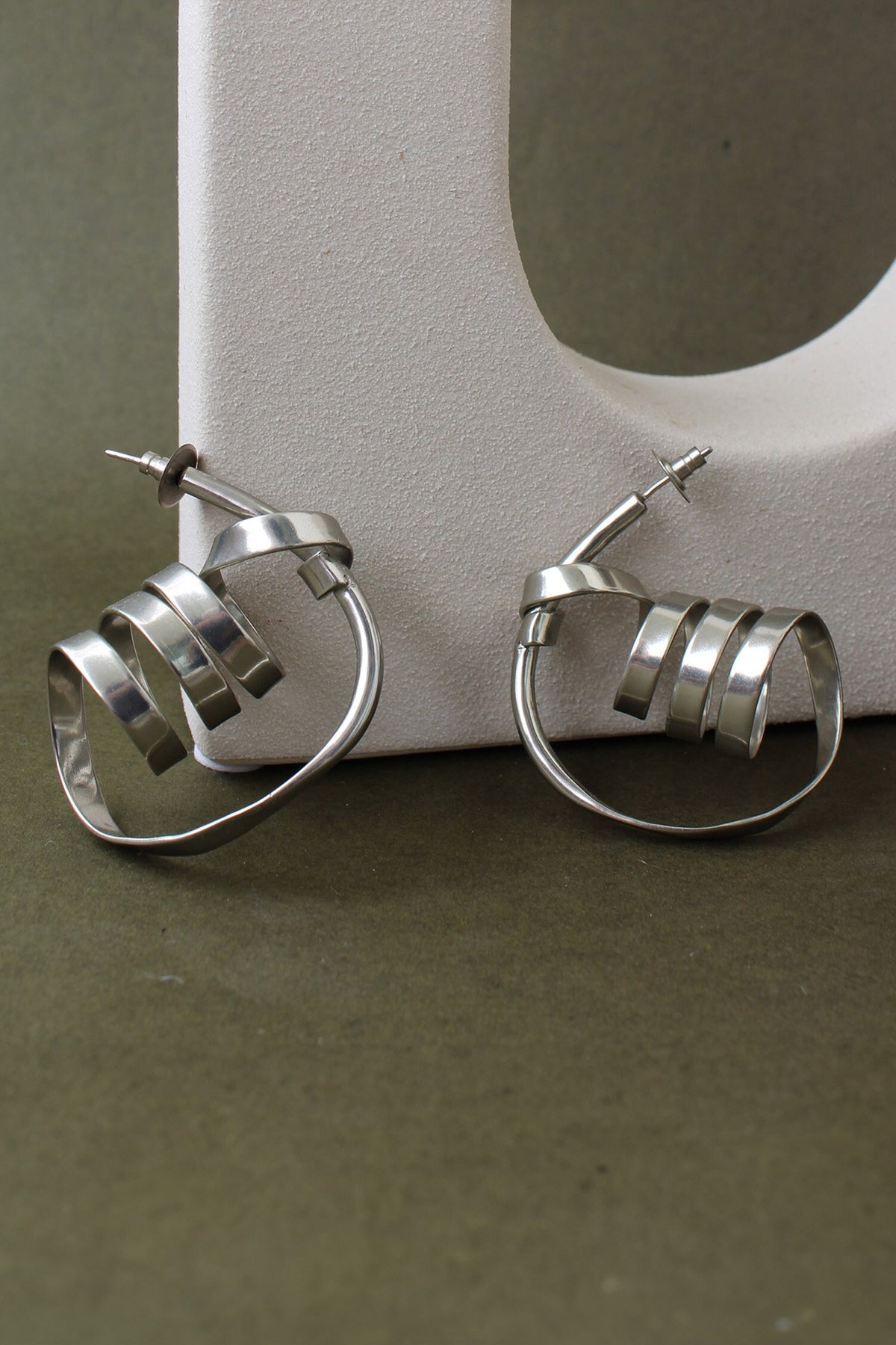 Draco Twisted Ribbon Pattern Earrings 