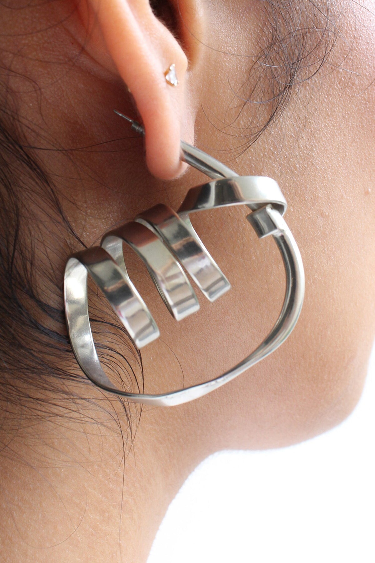 Draco Twisted Ribbon Pattern Earrings 