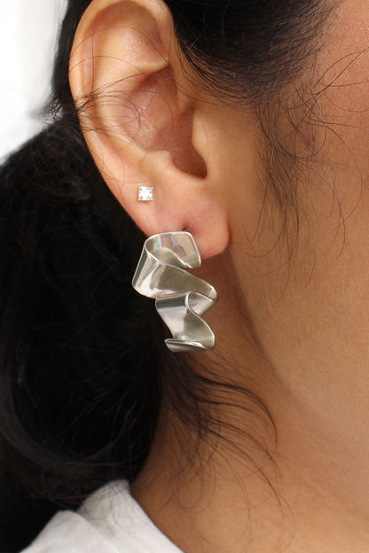 Vega Rippling Ribbon Pattern Earrings 