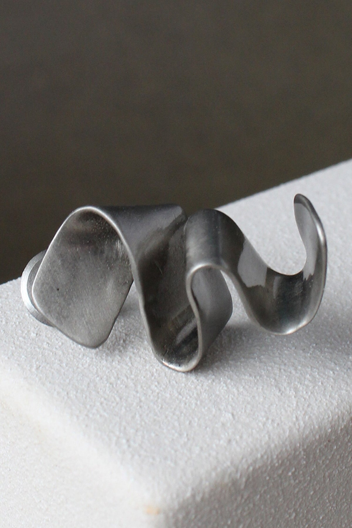 Vega Rippling Ribbon Pattern Earrings 