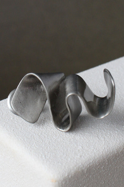 Vega Rippling Ribbon Pattern Earrings 