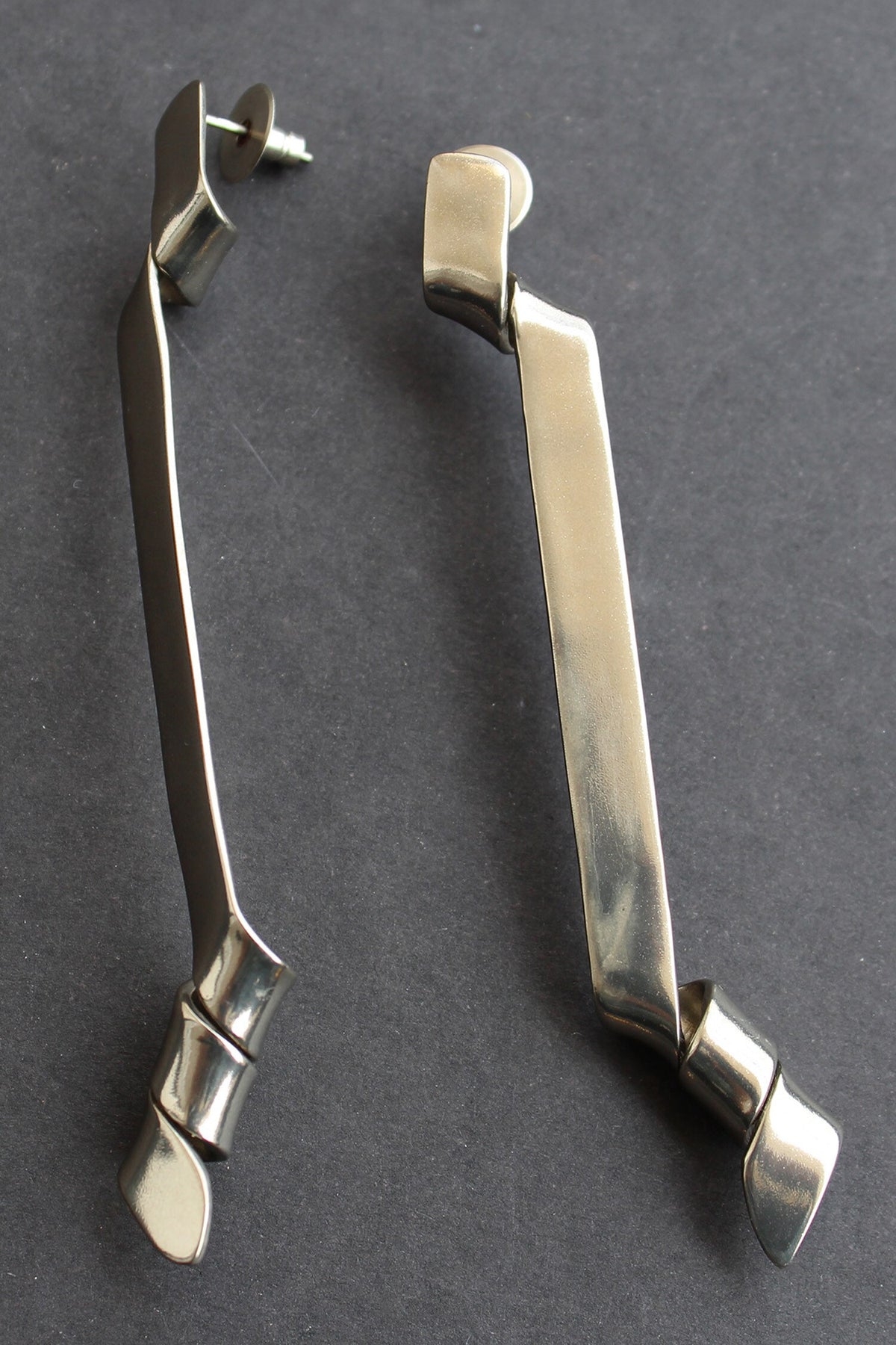 Aquila Twisted Ribbon Pattern Earrings 