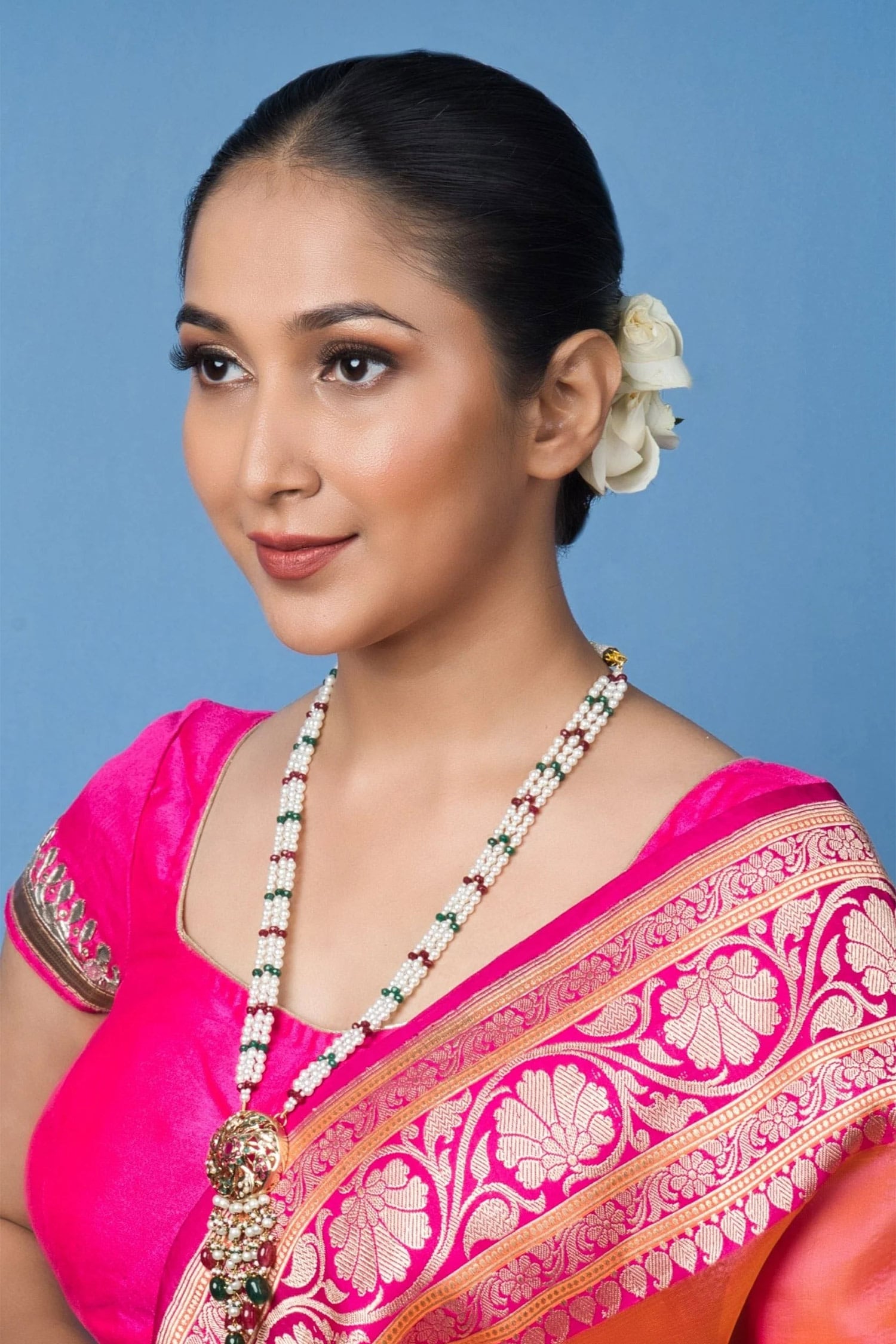 Exquisite Stone Studded Pendant Pearl Necklace 