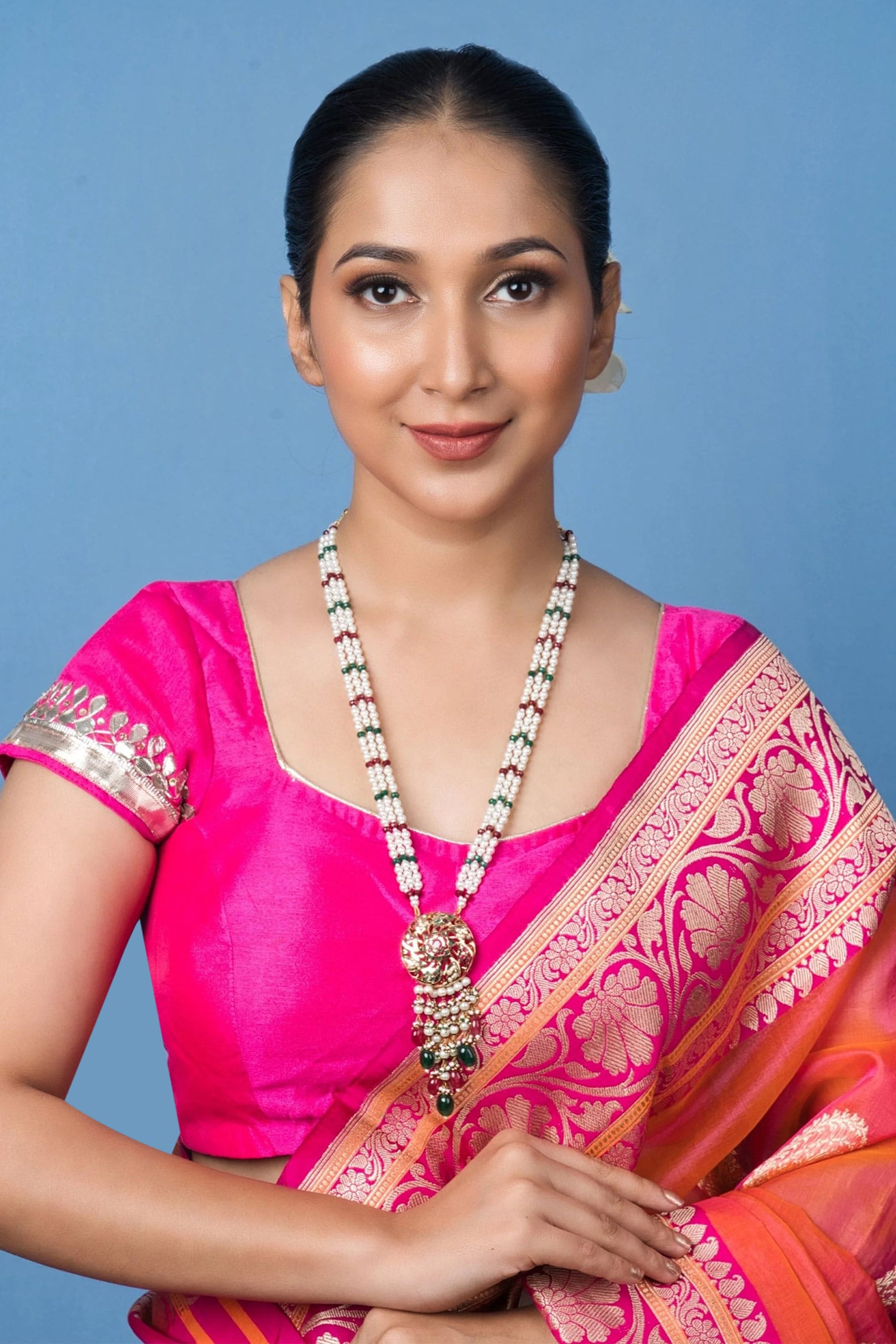 Exquisite Stone Studded Pendant Pearl Necklace 