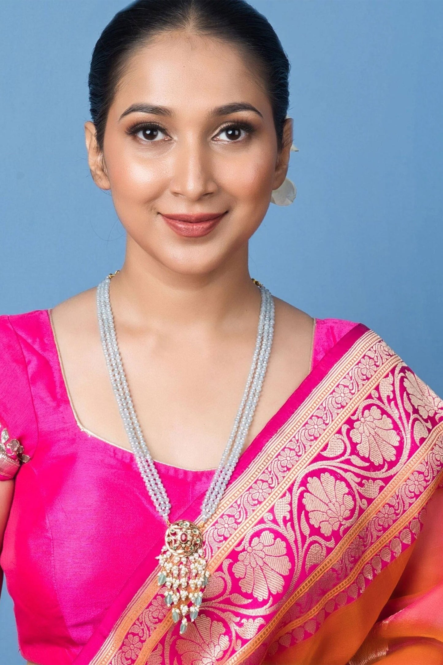 Exquisite Studded Pendant Pearl Necklace 