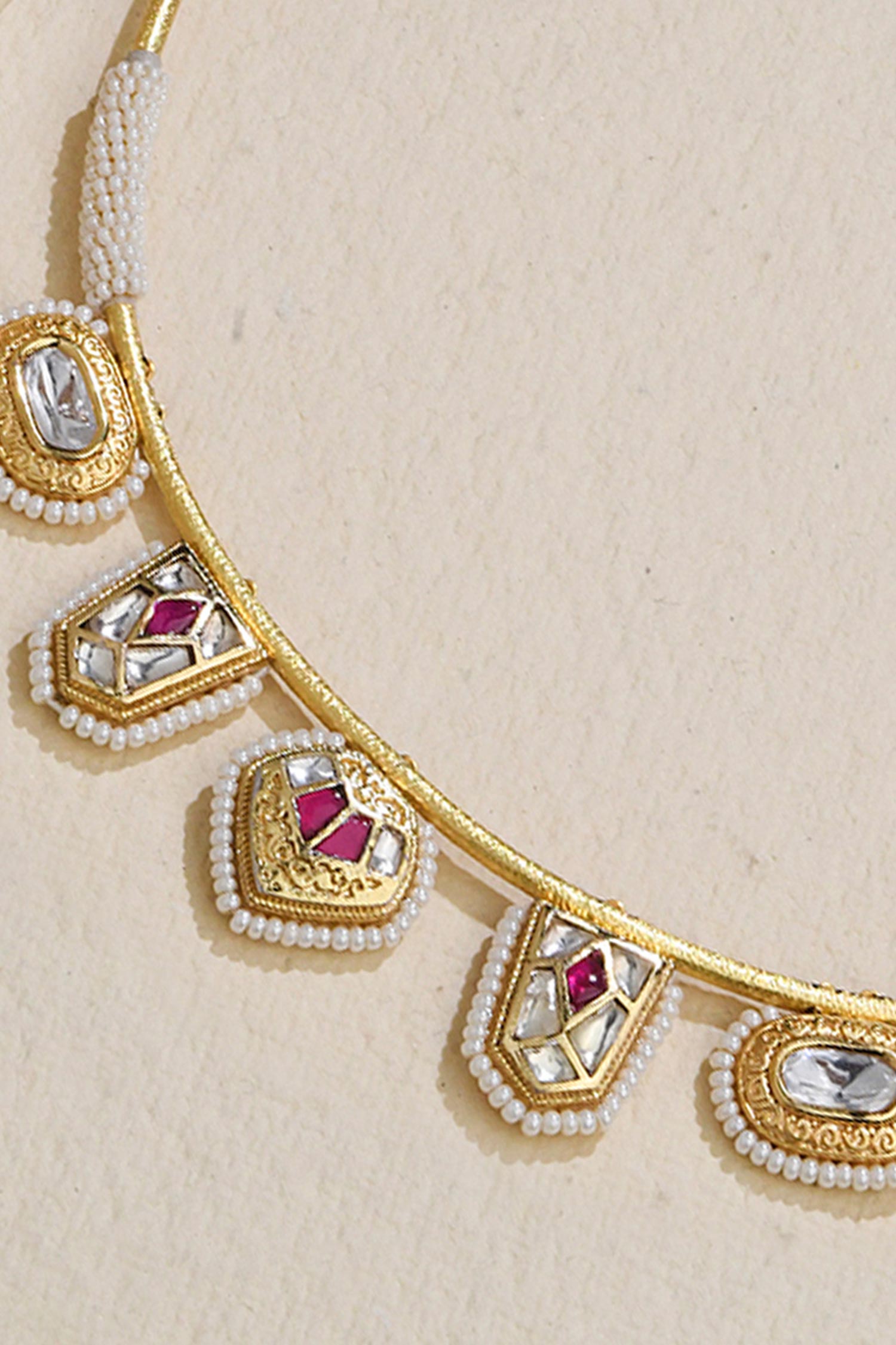 Kundan Embellised Carved Necklace 