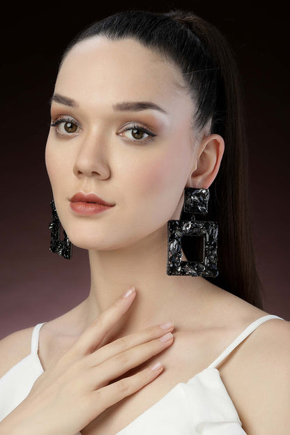 Square Motif Carved Earrings 
