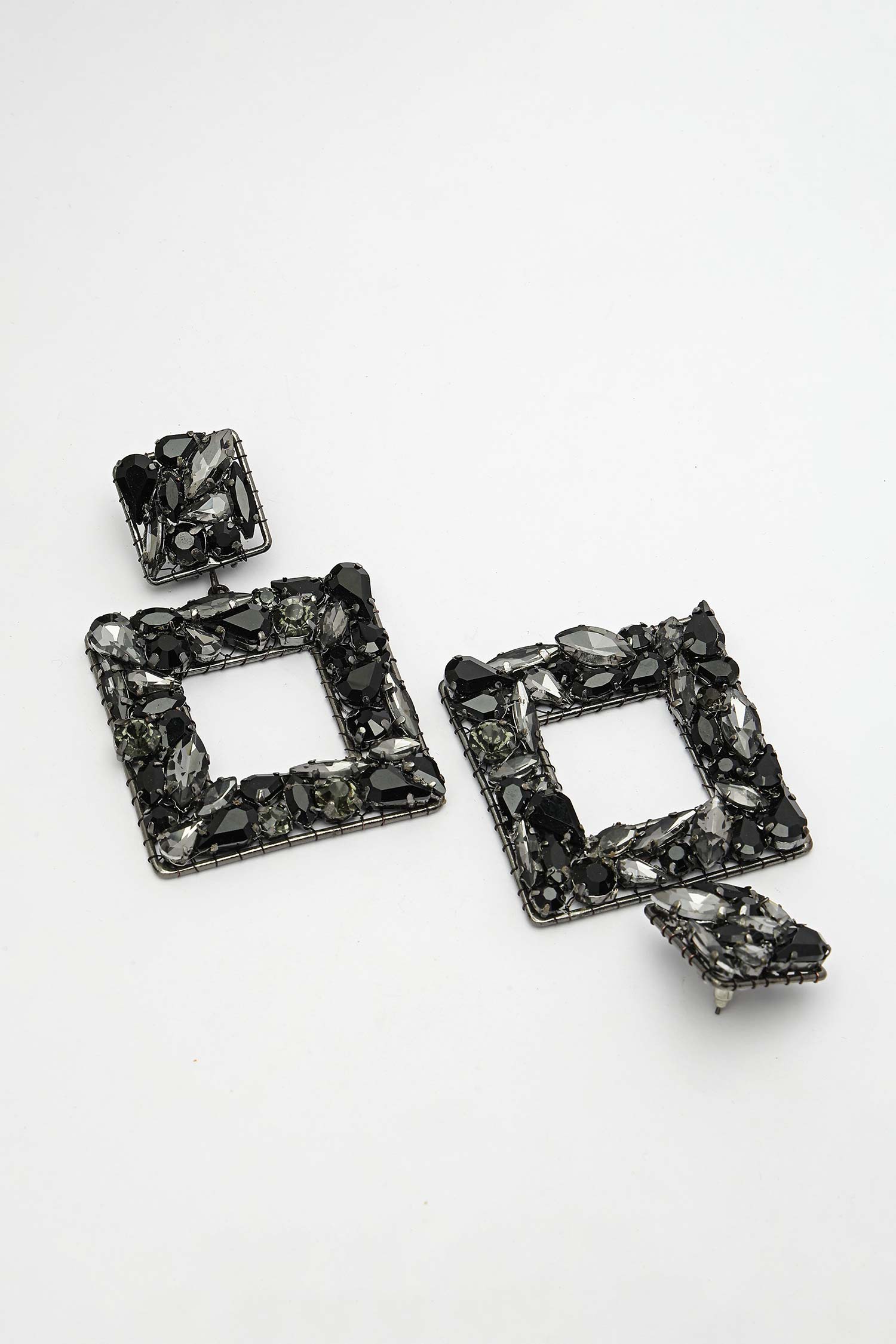 Square Motif Carved Earrings 