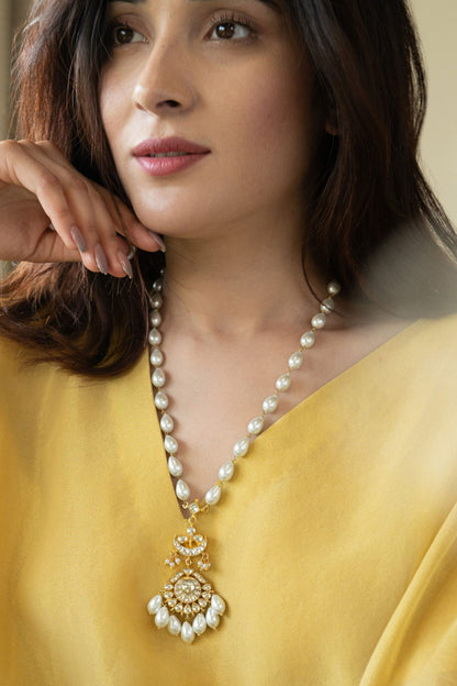 Kundan Embellished Pendant Necklace 