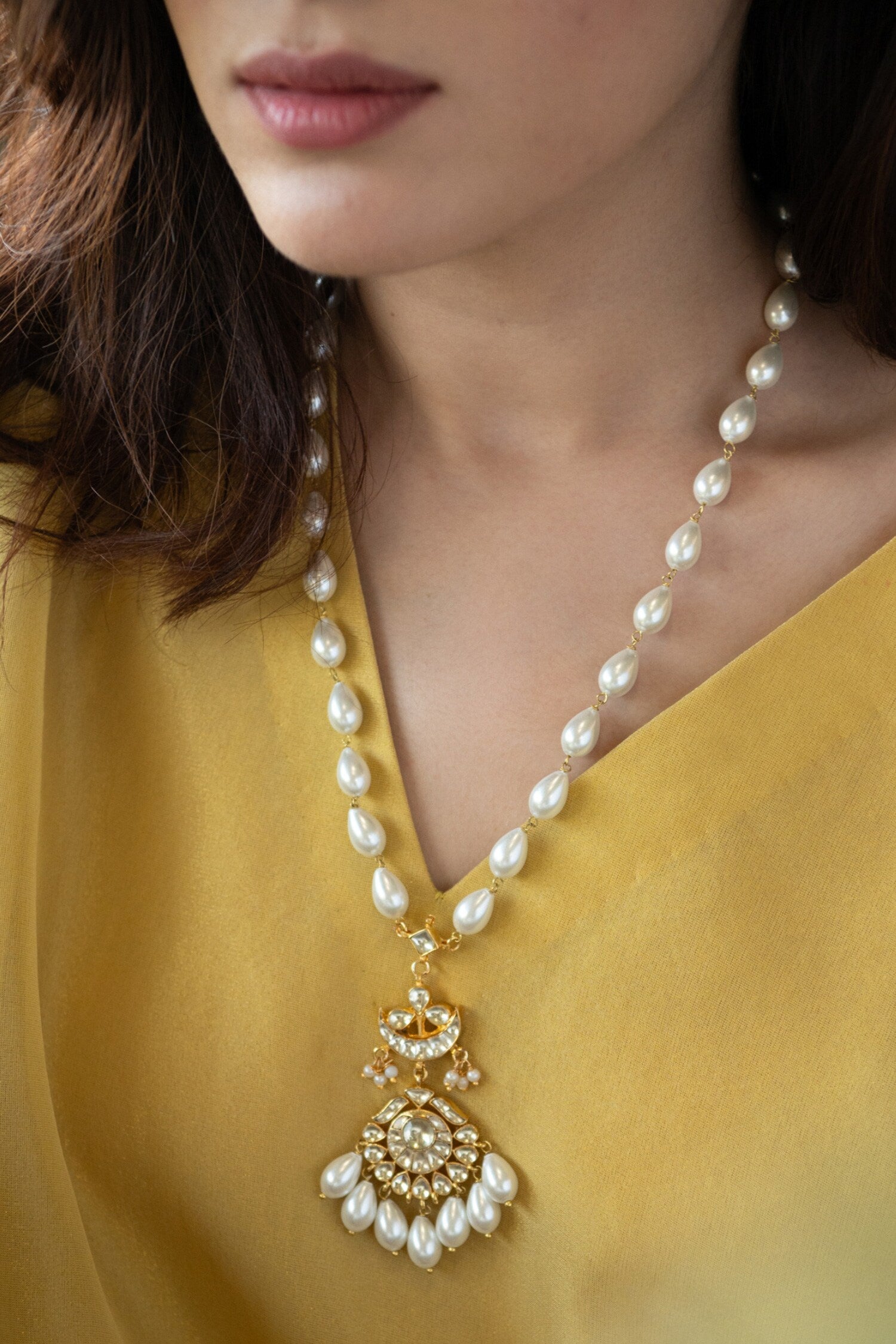 Kundan Embellished Pendant Necklace 