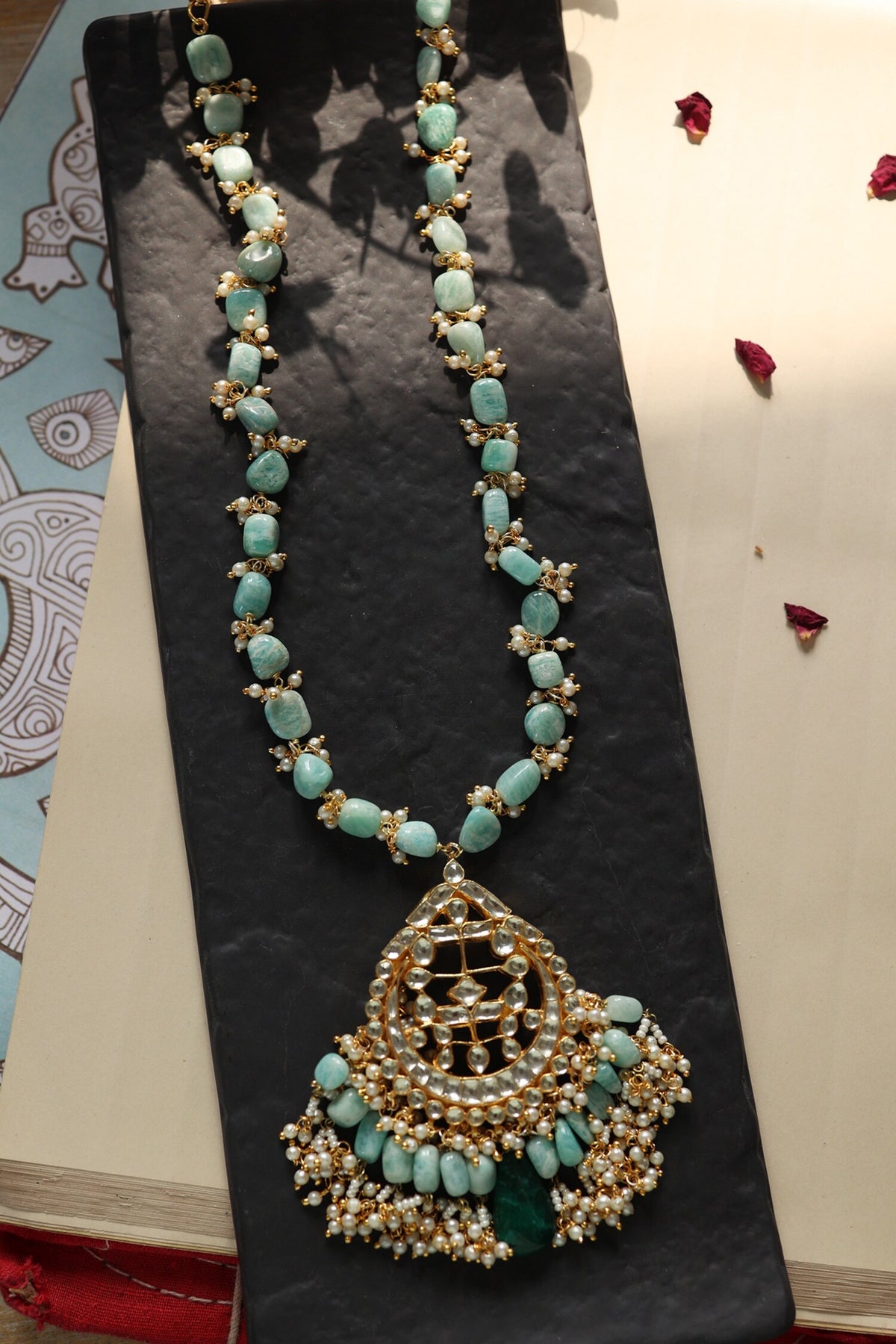 Kundan Studded Pendant Necklace 