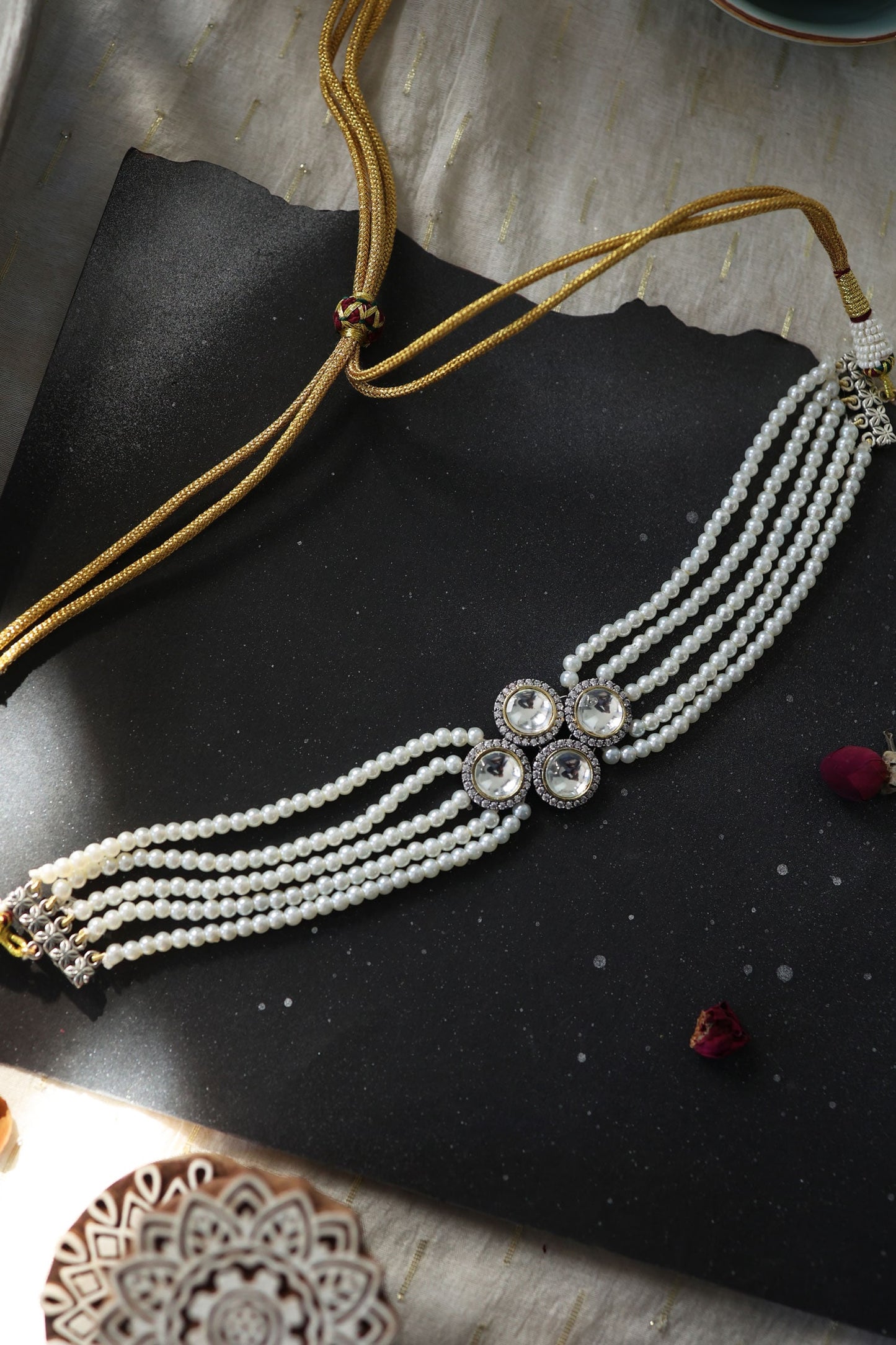 Pearl Embellished Pendant Choker 