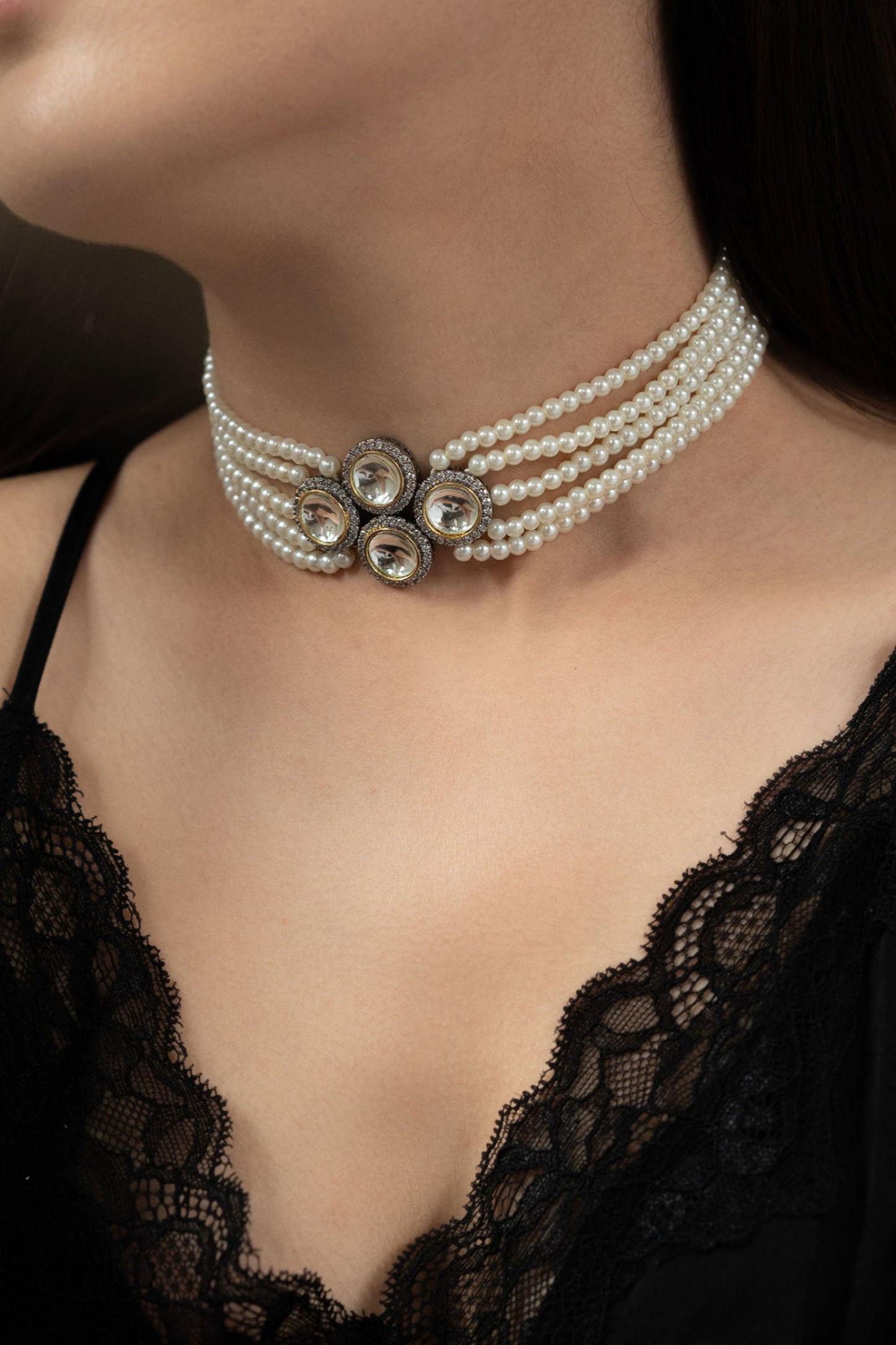 Pearl Embellished Pendant Choker 