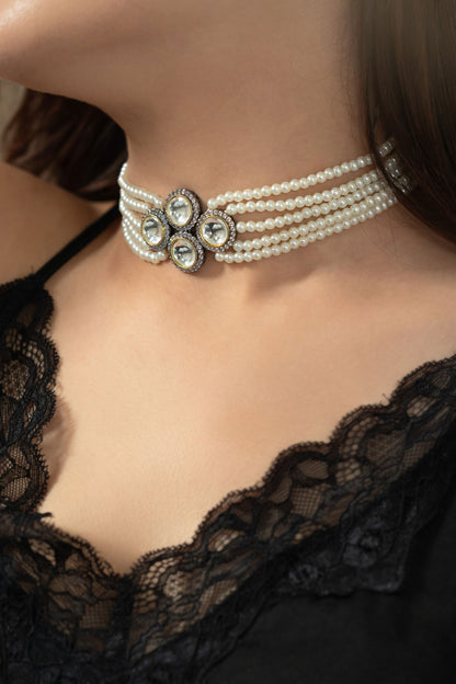 Pearl Embellished Pendant Choker 