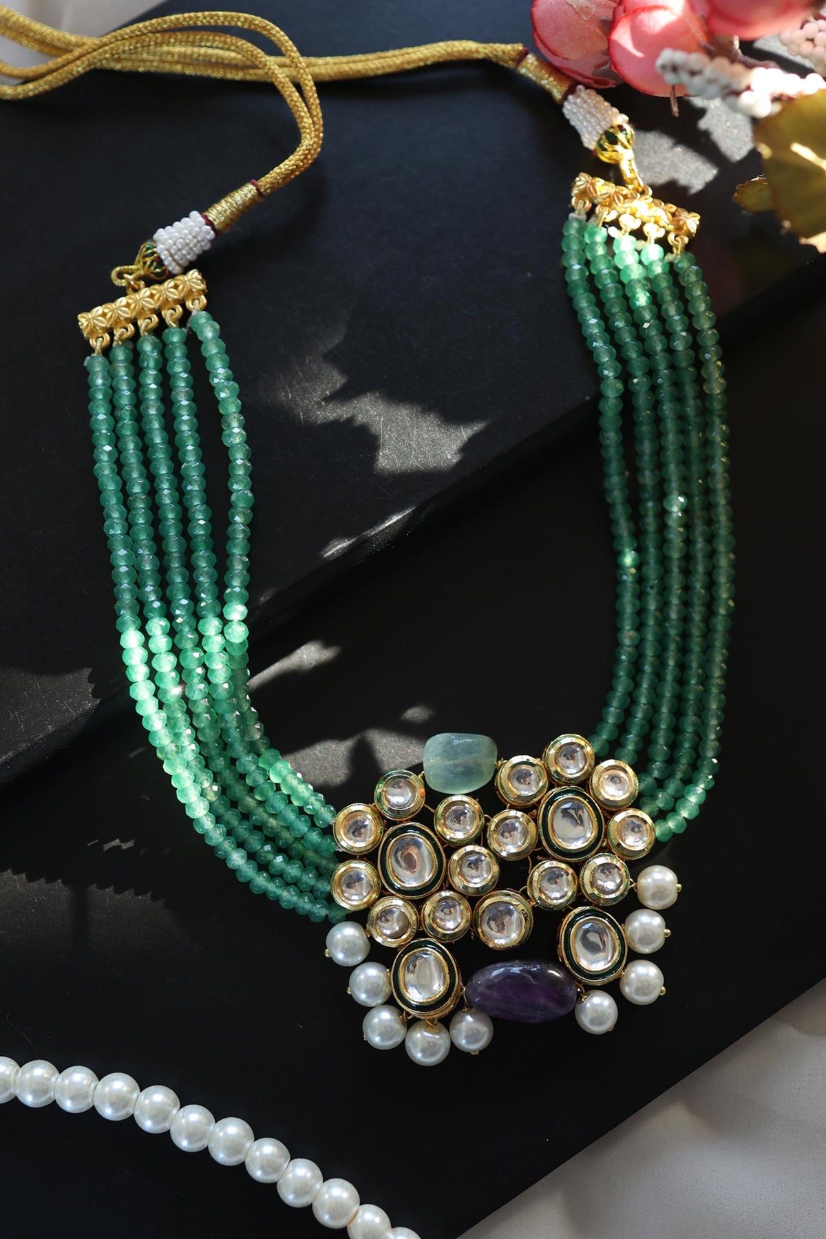 Kundan Embellished Pendant Necklace 