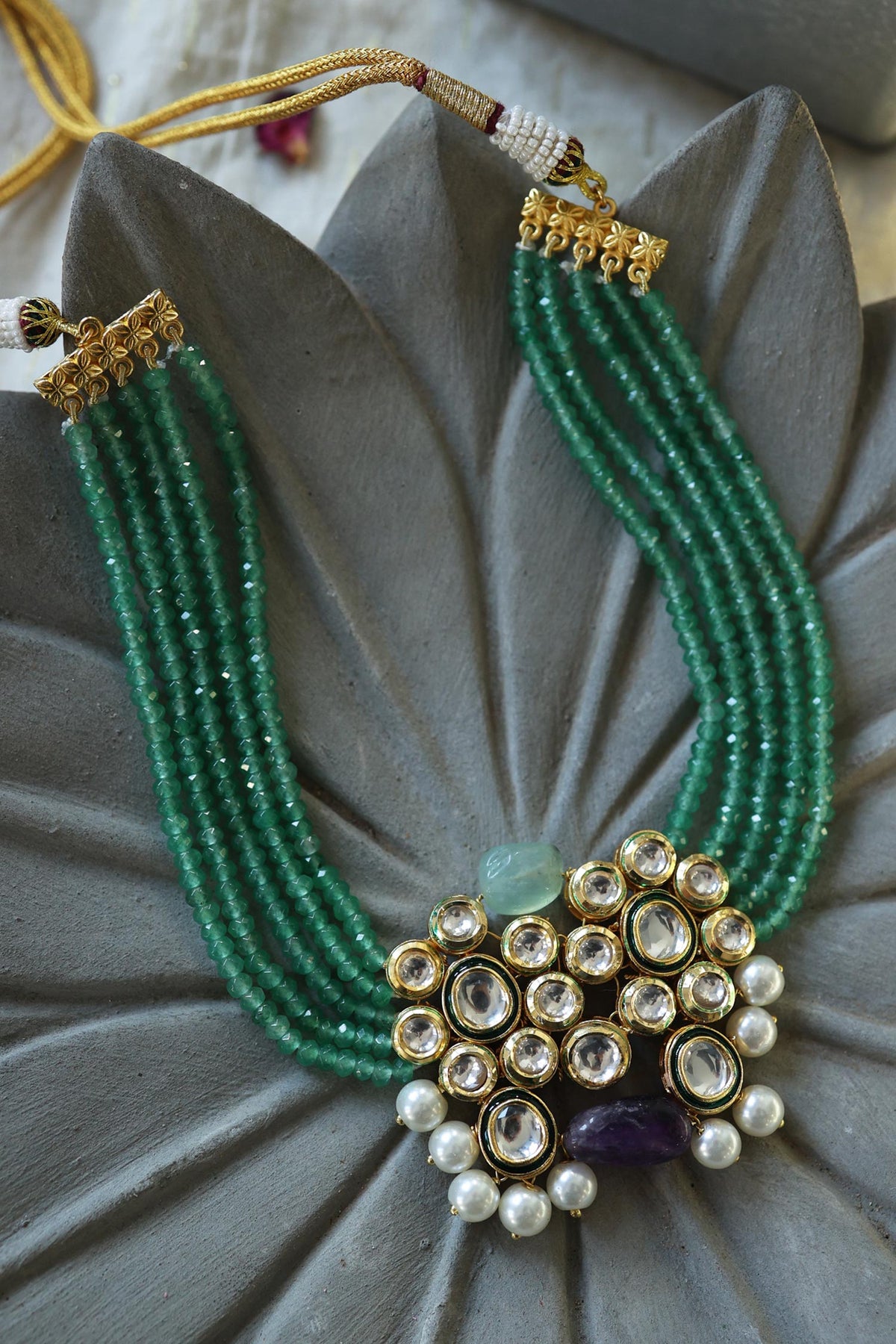 Kundan Embellished Pendant Necklace 