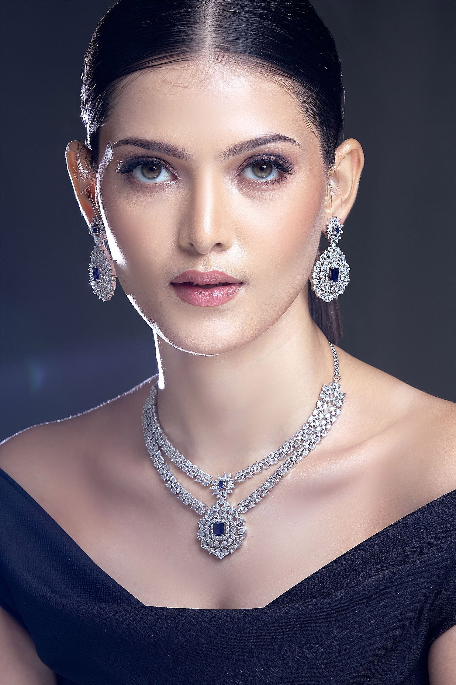 Zirconia Embellished Pendant Necklace Set 