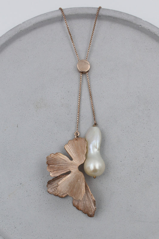 Fiore Lune Petal Pendant Chain Necklace 