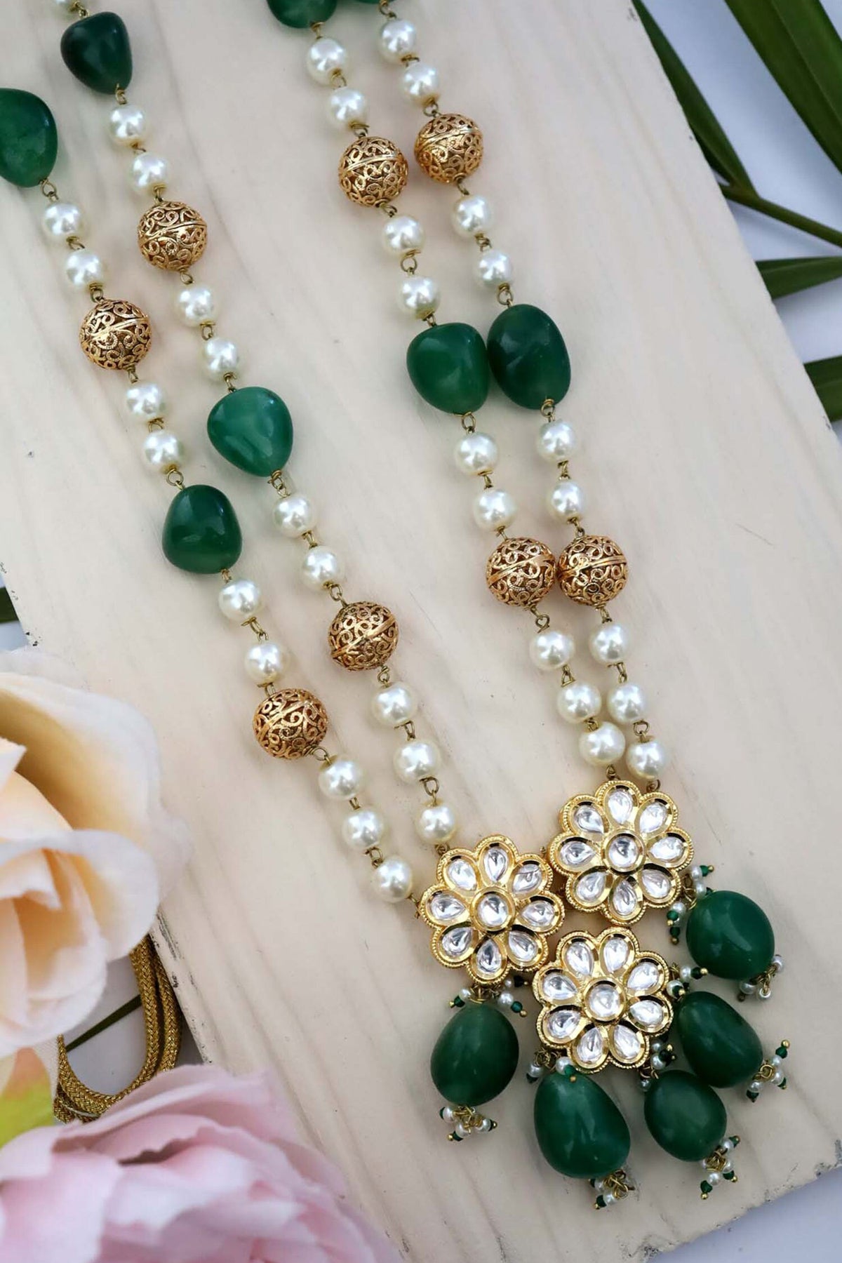 Kundan Embellished Pendant Necklace 