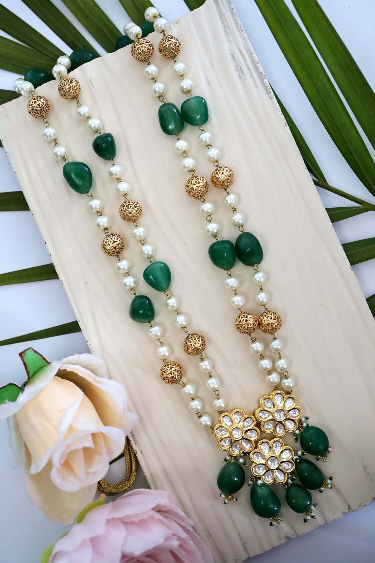 Kundan Embellished Pendant Necklace 