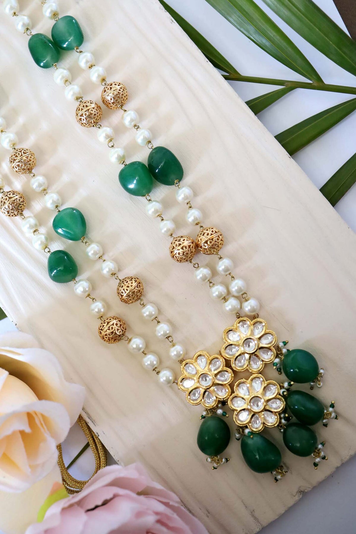 Kundan Embellished Pendant Necklace 