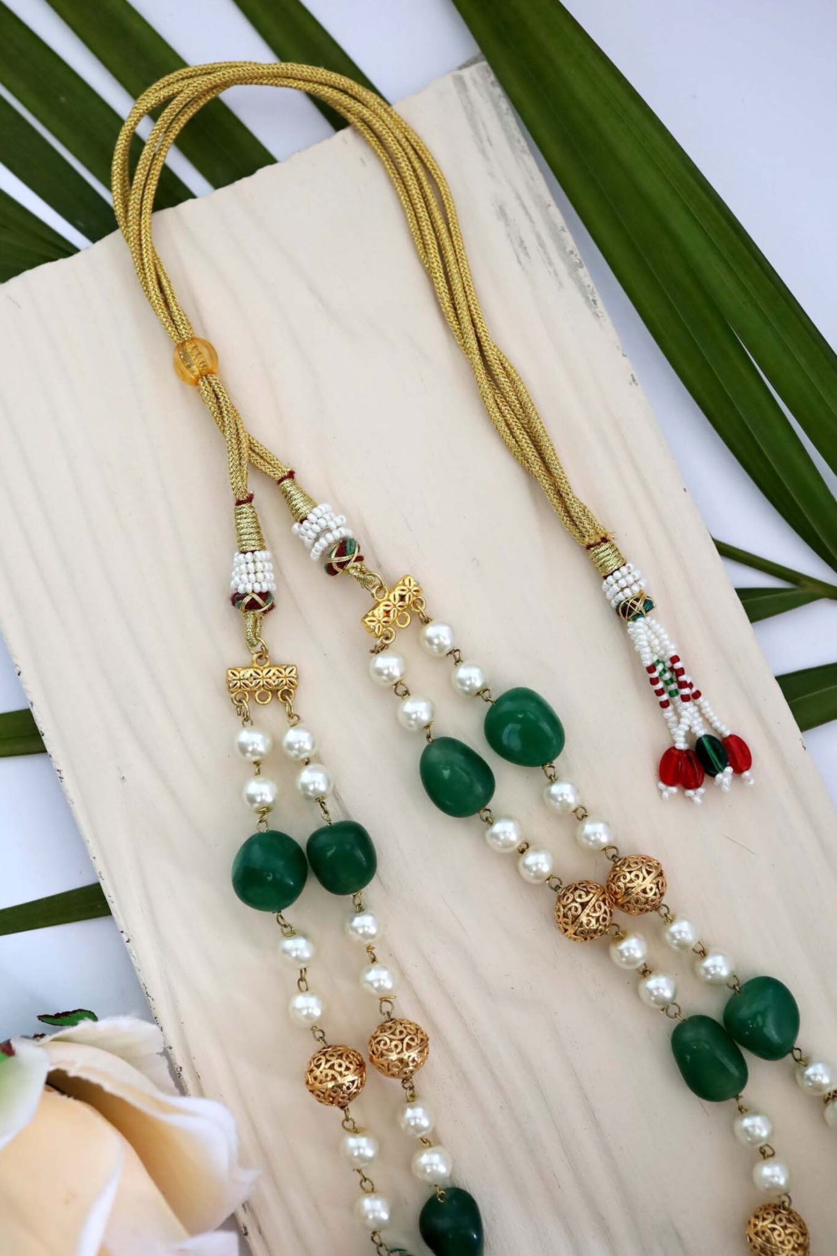 Kundan Embellished Pendant Necklace 