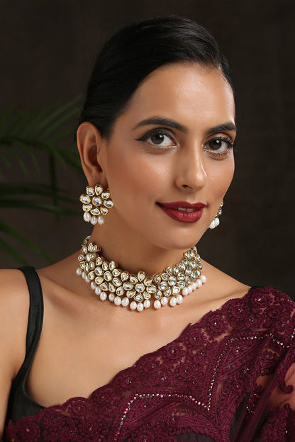 Aparna Kundan Embellished Choker Set 
