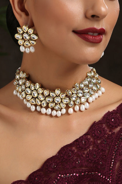 Aparna Kundan Embellished Choker Set 