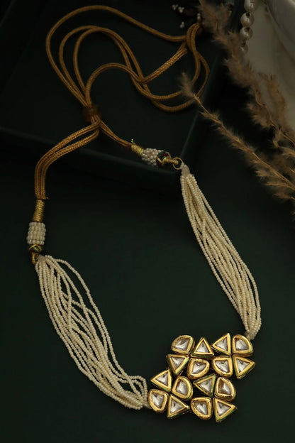 Kundan Embellished Pendant Choker 