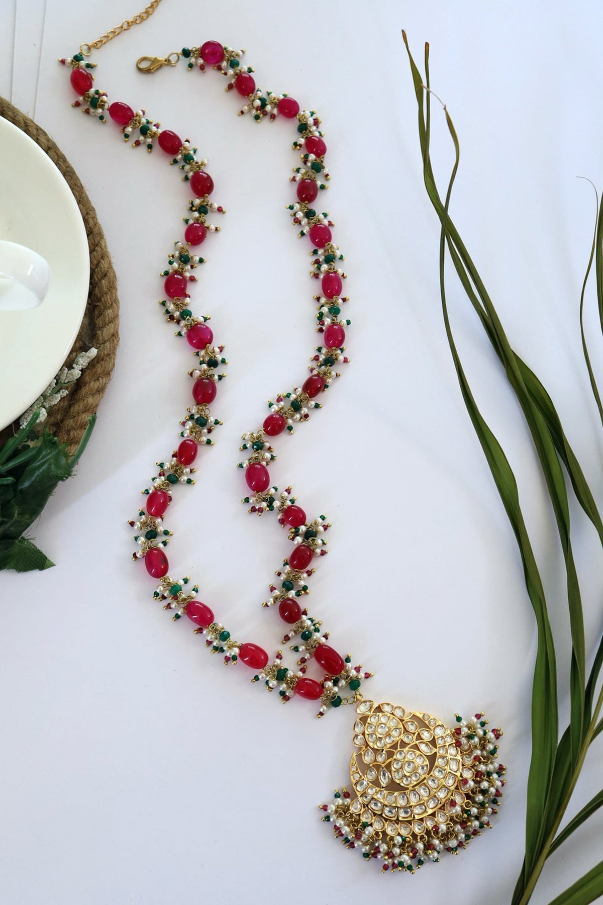 Kundan Embellished Pendant Necklace 
