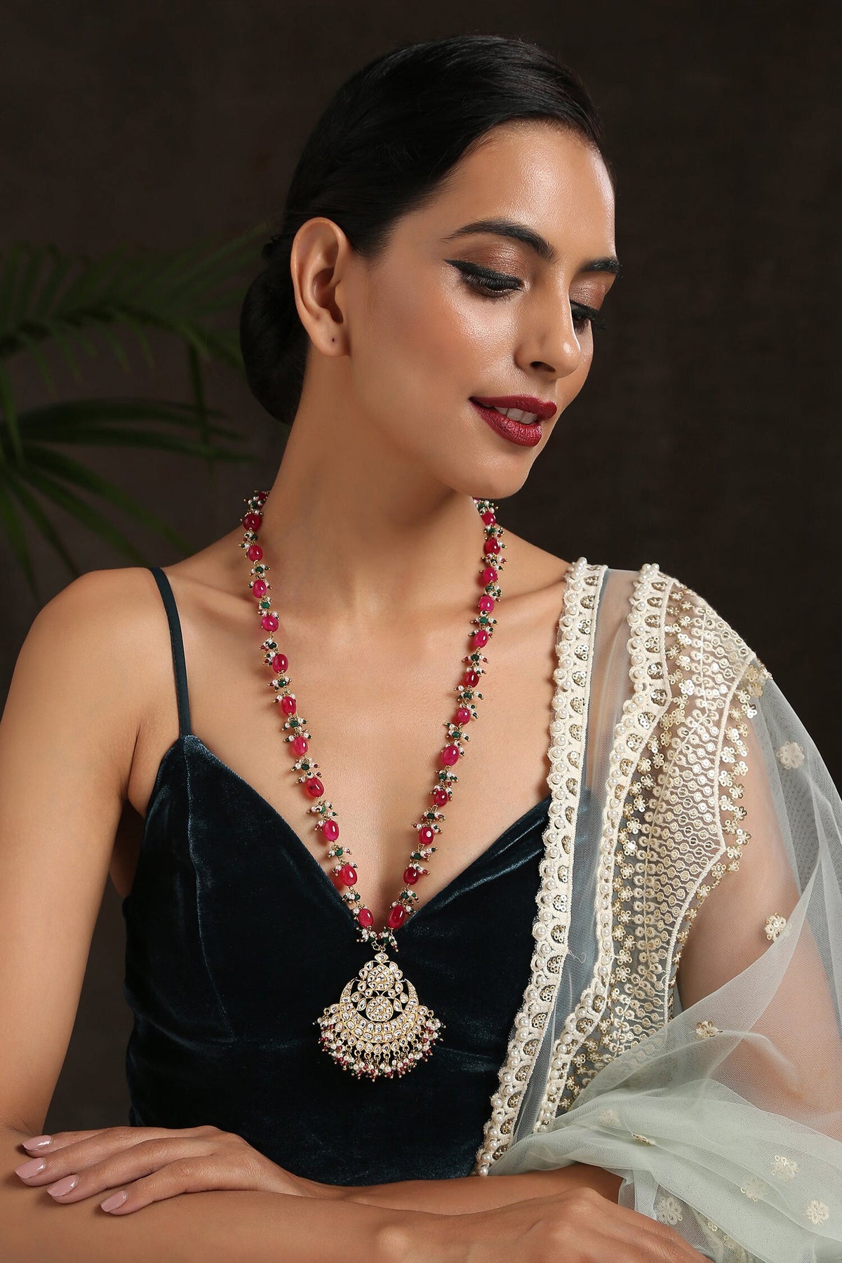 Kundan Embellished Pendant Necklace 