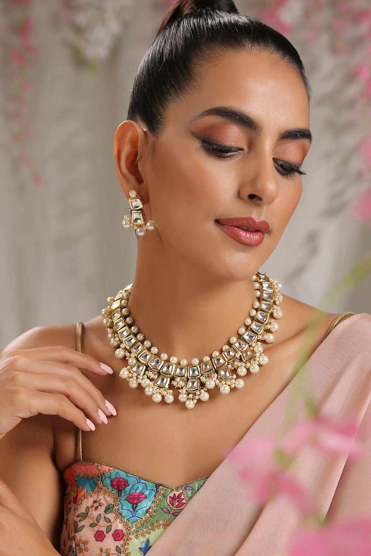 Kundan Embellished Necklace Set 