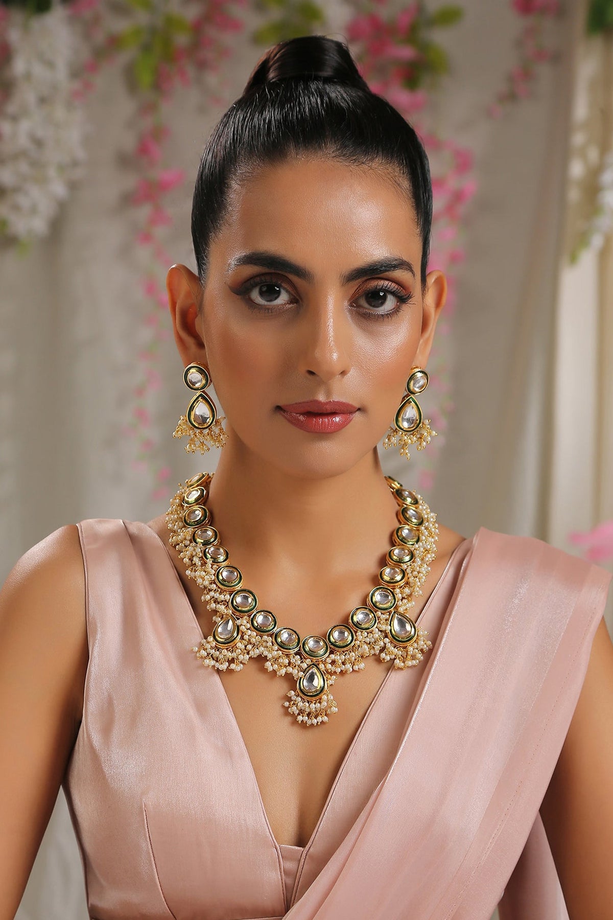 Kundan Embellished Pendant Necklace Set 
