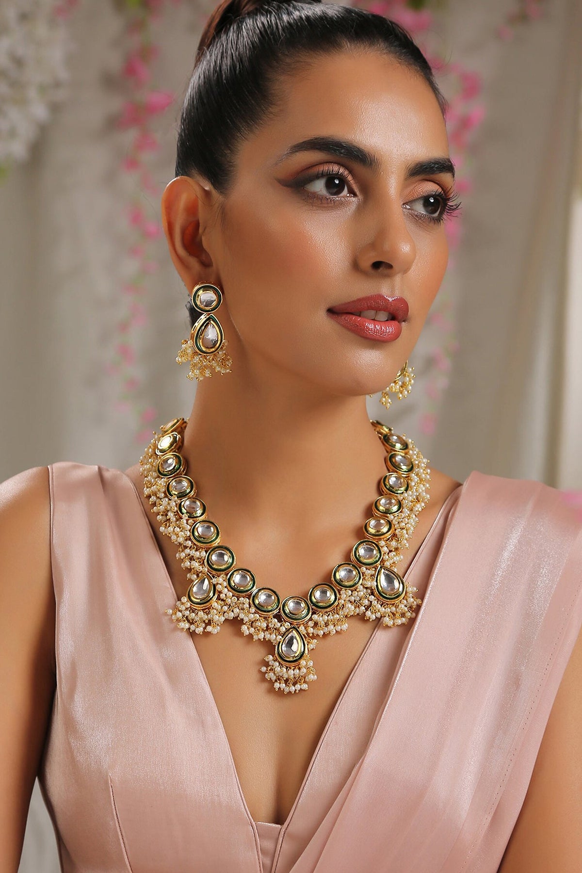 Kundan Embellished Pendant Necklace Set 
