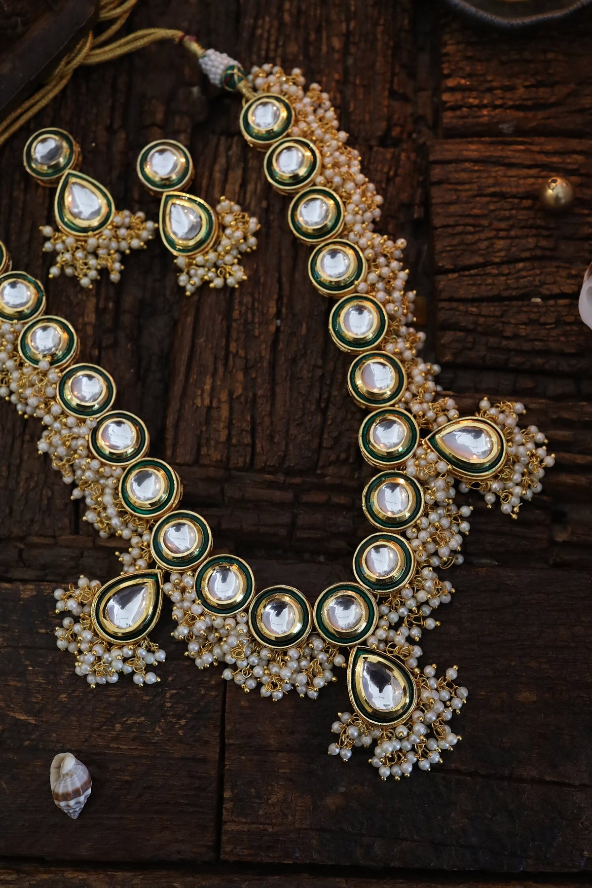 Kundan Embellished Pendant Necklace Set 