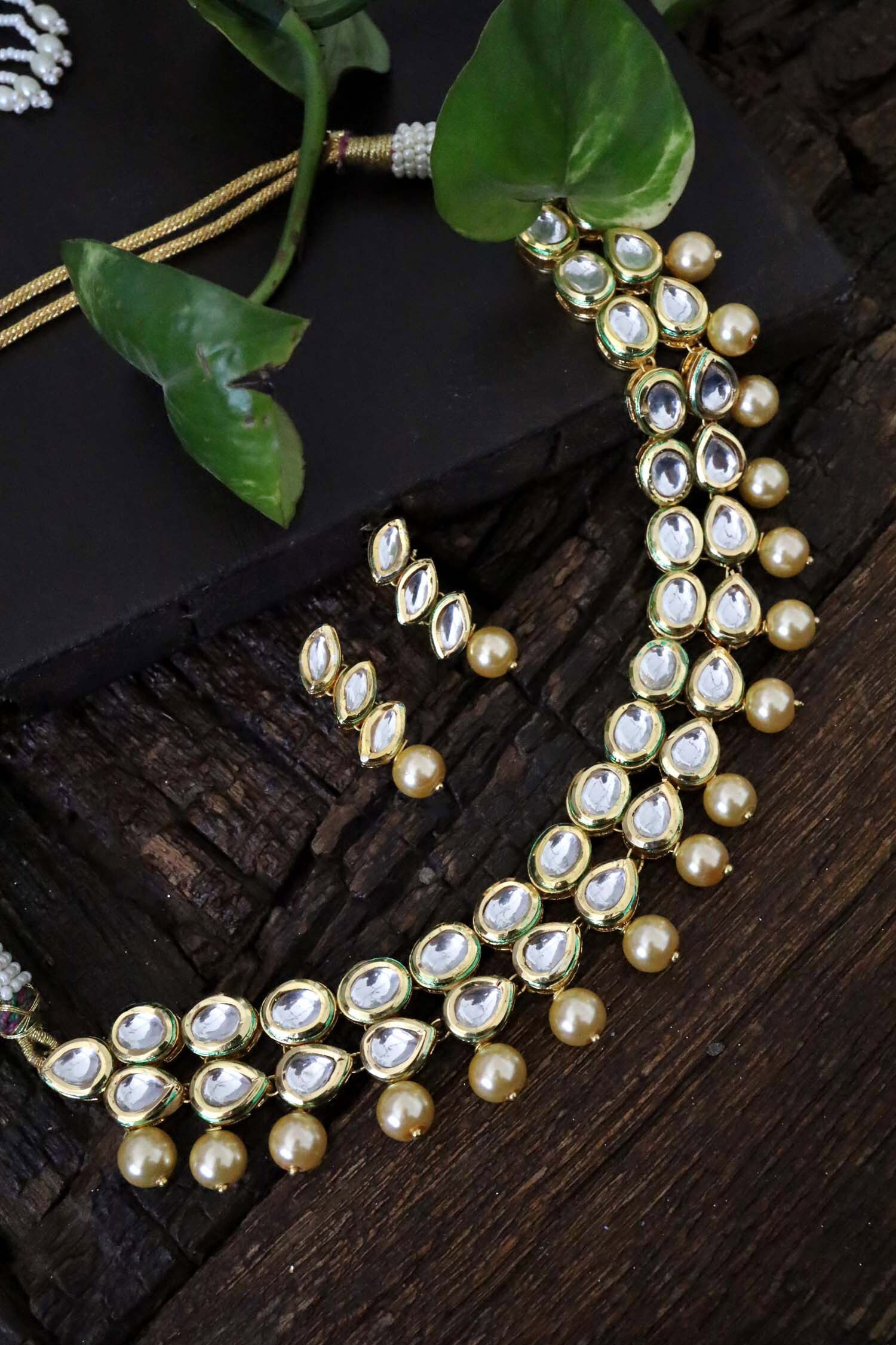 Kundan Embellished Necklace Set 