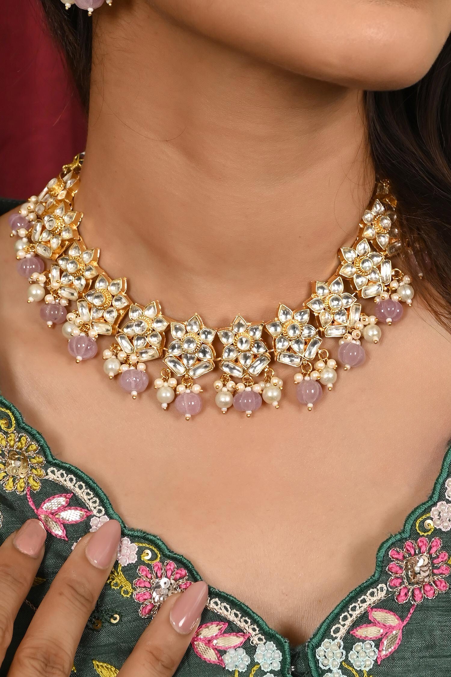 Floral Carved Choker Set 