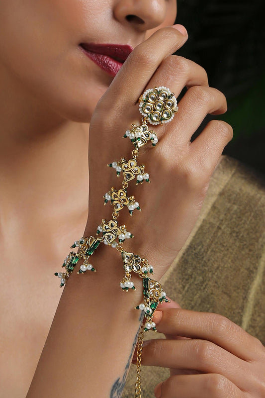 Kundan & Shell Pearl Embellished Maangtikka 